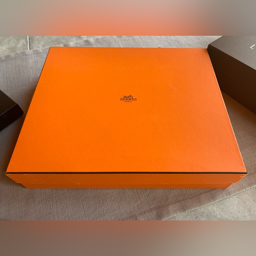 18 x 15 Hermès box